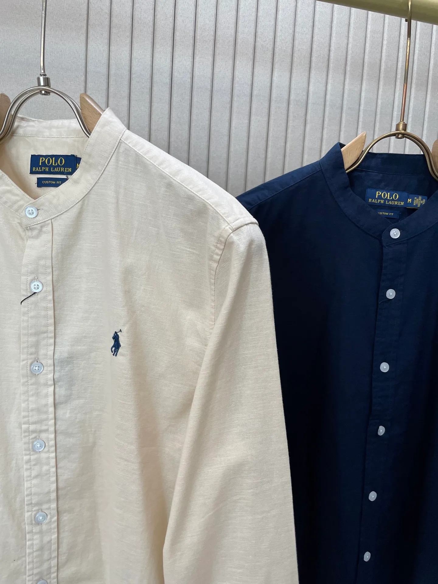 P220 🌸🌸🌸 POLO Ralph Lauren [High Quality] Classic shirt! The classic casual shirt made of pure cotton and linen has a unique design. It has a simple, clean and classic silhouette. It is a versatile style that can be switched at will. The fabric feels soft and delicate, highly breathable, and is close to the skin and comfortable to wear. It can be worn alone as an inner layer. Its versatile performance is beyond your imagination! The upper body of the ready-to-wear is simple and classic yet elegant! Size:M-XXL